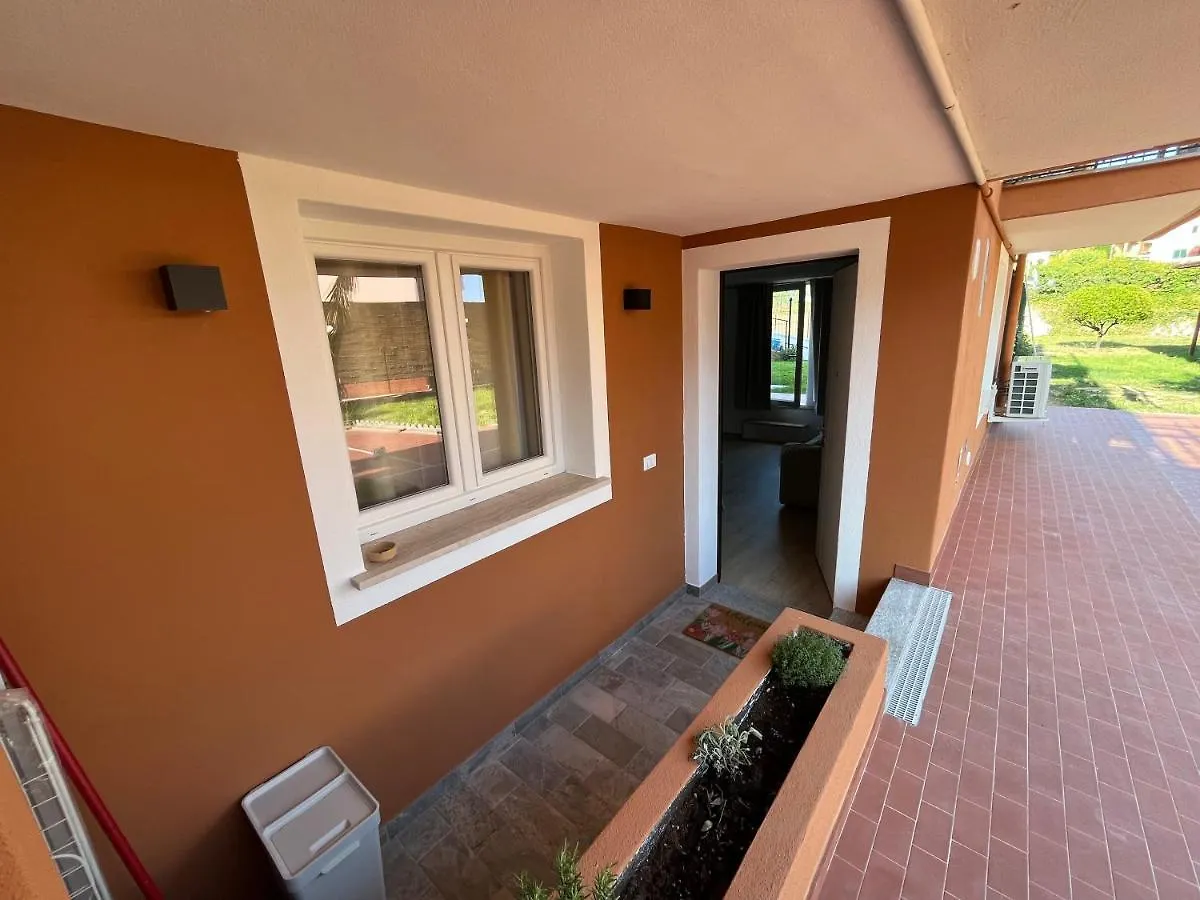 La Casa Del Gallo Pietra Ligure 0*,  Italia